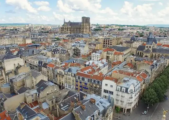 Reims Centre : Appartement Lumineux Et Atypique 46, Place D\'Erlon