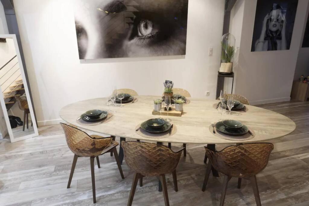 Apartment Centre : Lumineux Et Atypique 46, Place D'erlon