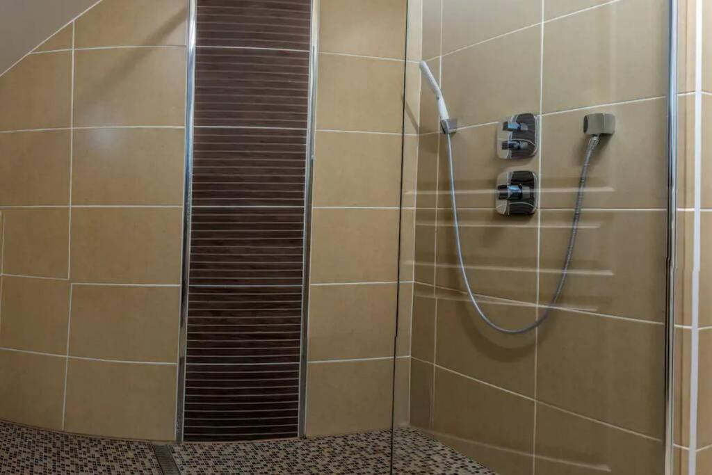 Apartment Centre : Lumineux Et Atypique 46, Place D'erlon *