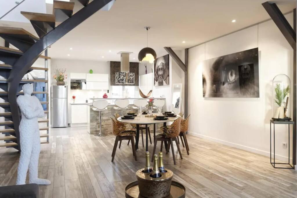Centre : Lumineux Et Atypique 46, Place D'erlon Apartment *